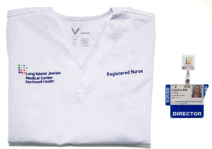 Τα ιατρικά ρούχα και η κάρτα εμβολιασμού της νοσοκόμας Σάντρα Λίντσεϊ 