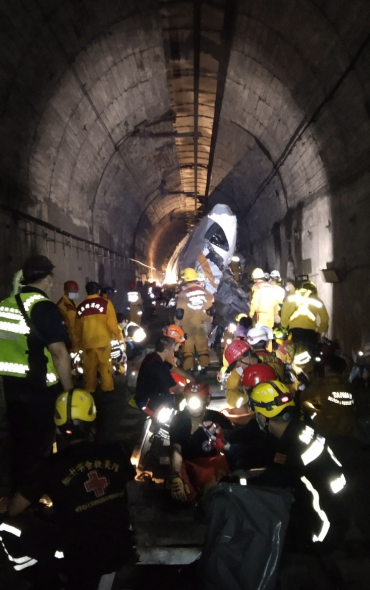 Ταϊβάν: Τουλάχιστον 48 νεκροί από εκτροχιασμό αμαξοστοιχίας