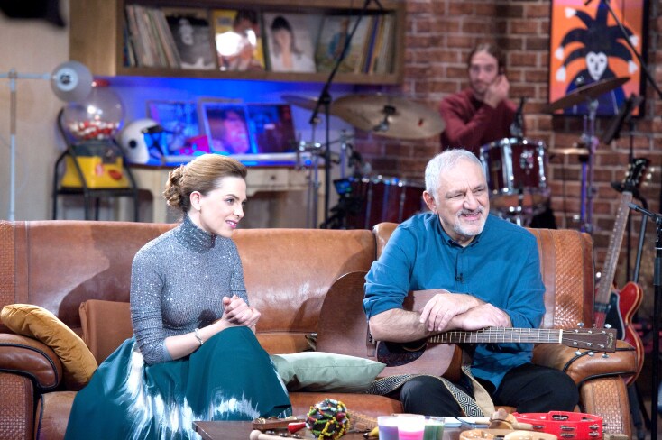 Ρένα Μόρφη, Νίκος Πορτοκάλογλου στο πλατό της τηλεοπτικής εκπομπής «Μουσικό Κουτί»