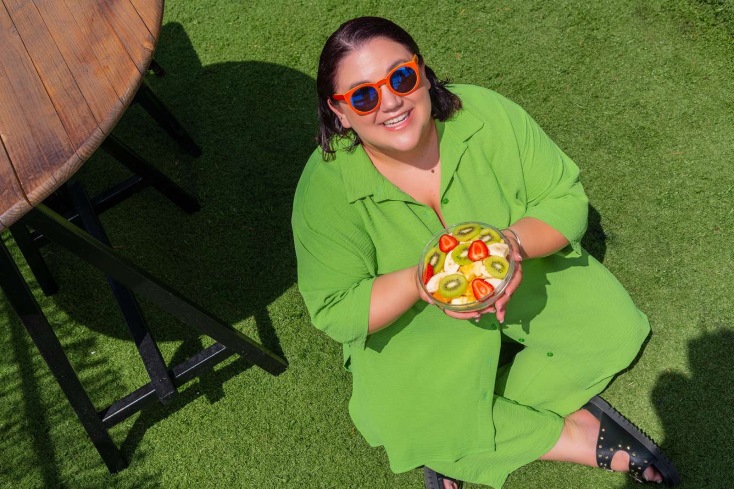 Η ηθοποιός Αφροδίτη Γεροκωνσταντή και stand up comedian Didi, απαντά σε 33 ερωτήσεις για την Αθήνα