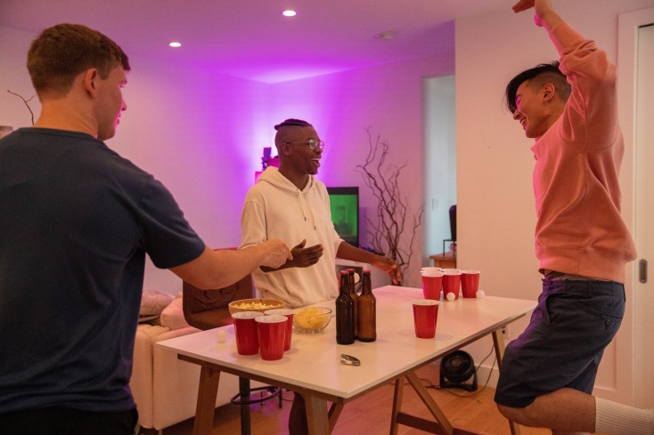 Πέντε απλές συμβουλές για να κάνετε ένα επιτυχημένο πάρτι σε μικρό χώρο.