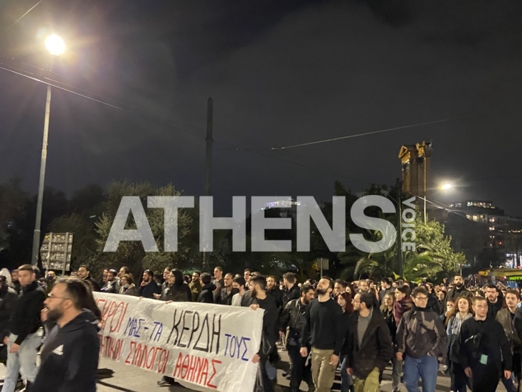 Επεισόδια στο κέντρο της Αθήνας μετά την τραγωδία στα Τέμπη 