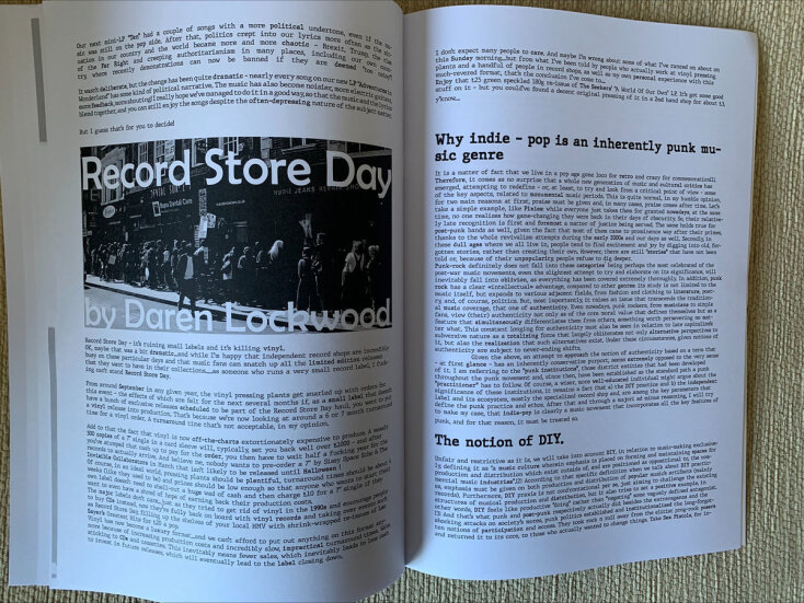 Lower Than Underground: Το νέο fanzine από την Old Bad Habits κυκλοφορεί σε 300 αντίτυπα με CD και υποστηρίζει το 1st Athens Pop Fest and Convention.