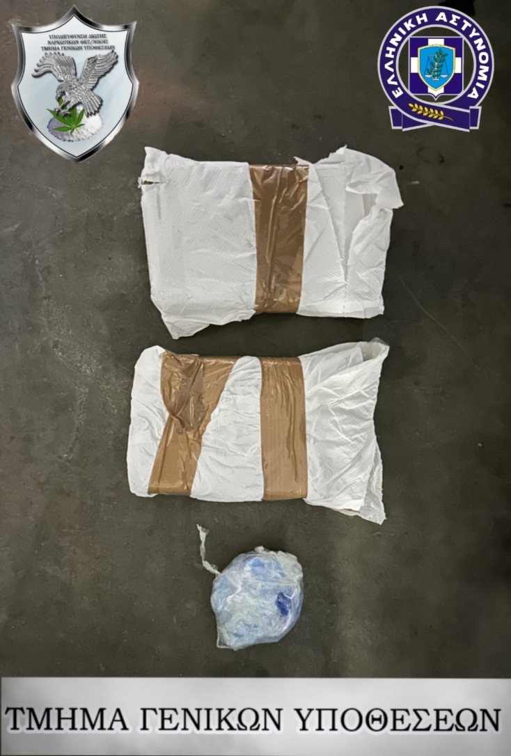 Χειροπέδες σε 30χρονο που έκρυβε πάνω από 2,5 κιλά κοκαΐνης σε ταμπλό αυτοκινήτου