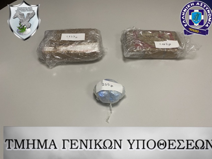 Χειροπέδες σε 30χρονο που έκρυβε πάνω από 2,5 κιλά κοκαΐνης σε ταμπλό αυτοκινήτου