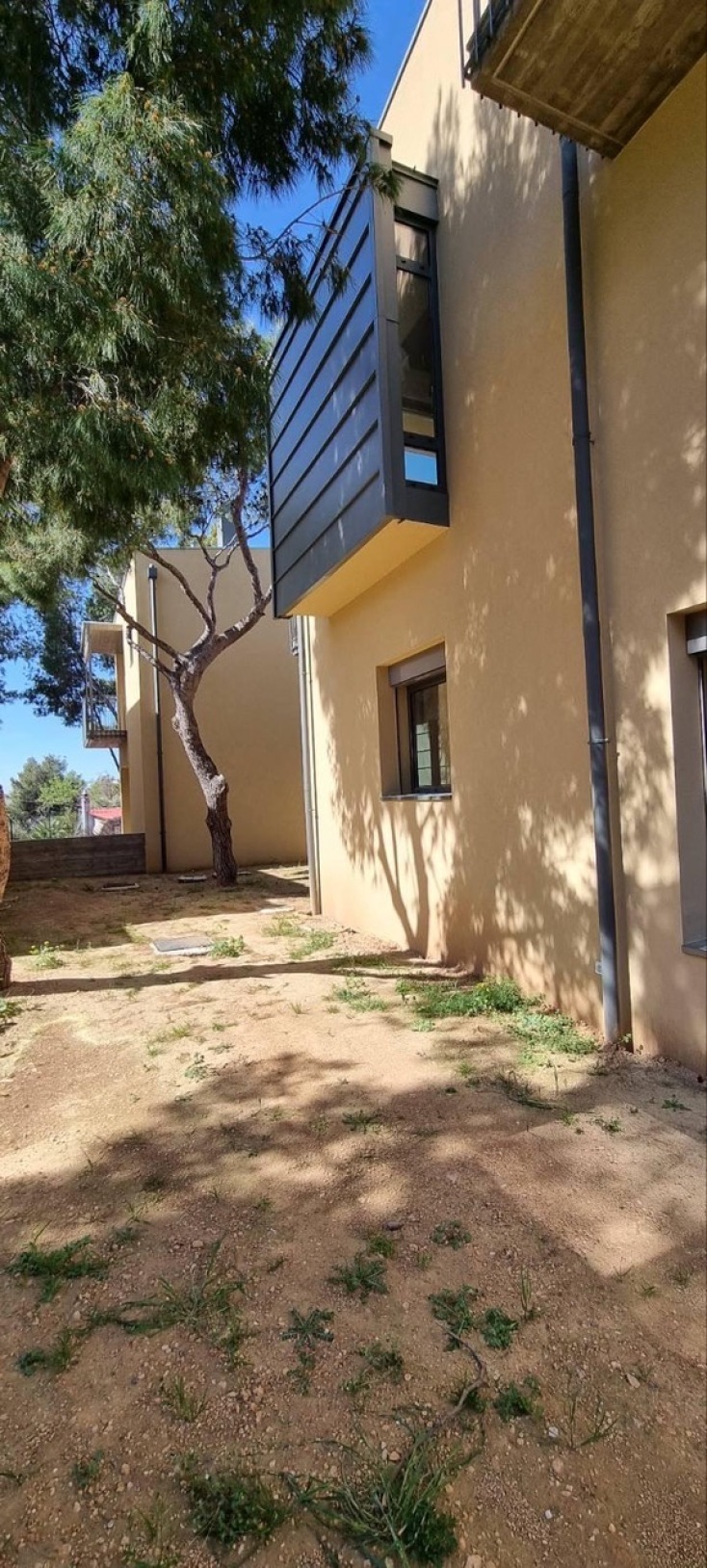 Ο αρχιτέκτονας Κωνσταντής Κίζης και ο ιδιοκτήτης Στέφανος Παπατζιάλας μιλούν για τη σχέση και τη συνεργασία στον σχεδιασμό και την κατασκευή μίας κατοικίας.