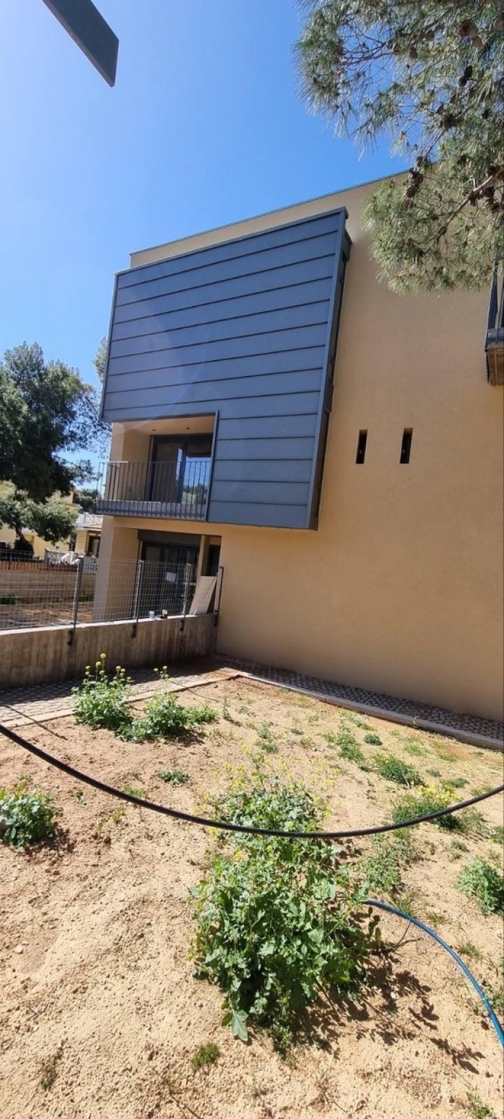 Ο αρχιτέκτονας Κωνσταντής Κίζης και ο ιδιοκτήτης Στέφανος Παπατζιάλας μιλούν για τη σχέση και τη συνεργασία στον σχεδιασμό και την κατασκευή μίας κατοικίας.