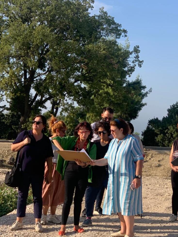 Αυτοψία της Λίνας μενδώνη στον Αρχαιολογικό Χώρο των Αιγών