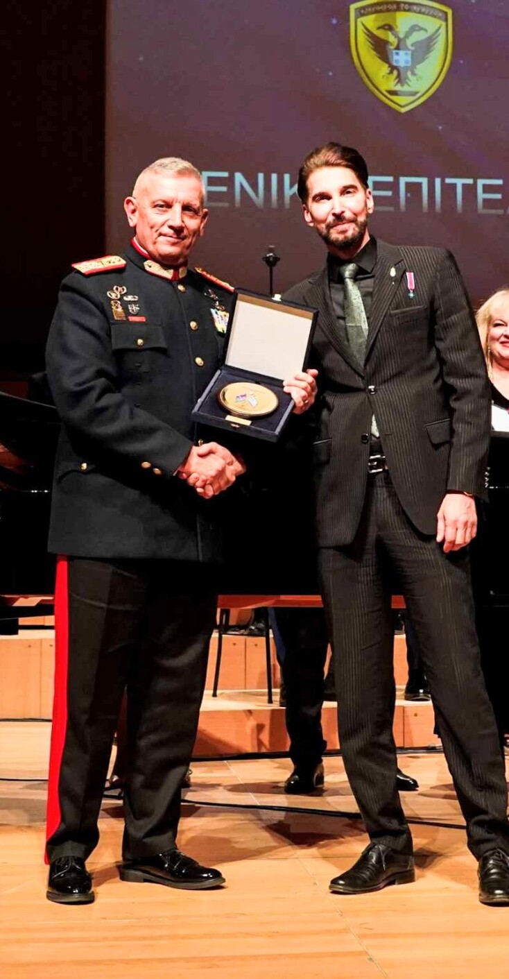 Για δεύτερη συνεχή χρονιά τιμήθηκε ο διεθνής γλύπτης Νίκος Φλώρος από το ΓΕΕΘΑ