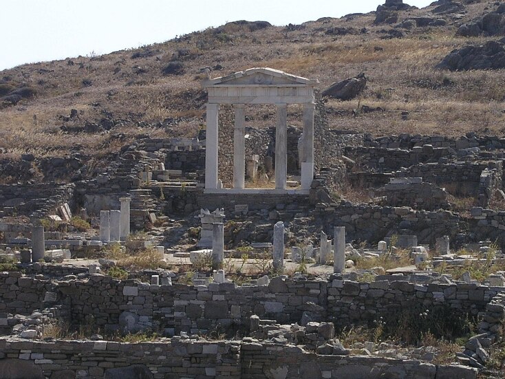 Ακαδημία Αθηνών: Παρουσιάστηκε το σύστημα παρακολούθησης των επιπτώσεων της κλιματικής αλλαγής στα μνημεία της Δήλου - Τι περιλαμβάνει το έργο.