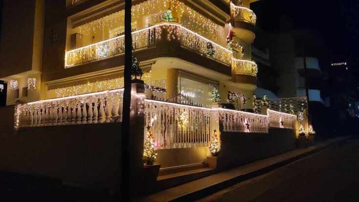 Σπίτι-υπερπαραγωγή στην Κοζάνη: Εντυπωσιακός στολισμός για τα Χριστούγεννα