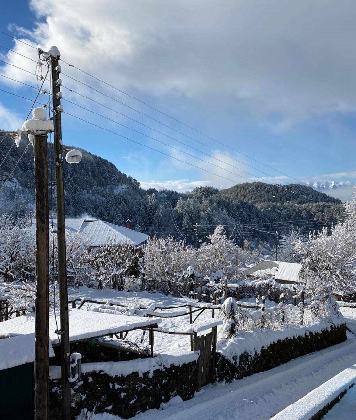 Ανατολικό Ζαγόρι: Η δύσκολη καθημερινότητα ενός 14χρονου μαθητή στο πετρόχτιστο χωριό Φλαμπουράρι, στα 1000 μέτρα υψόμετρο - Πώς πηγαίνει σχολείο.