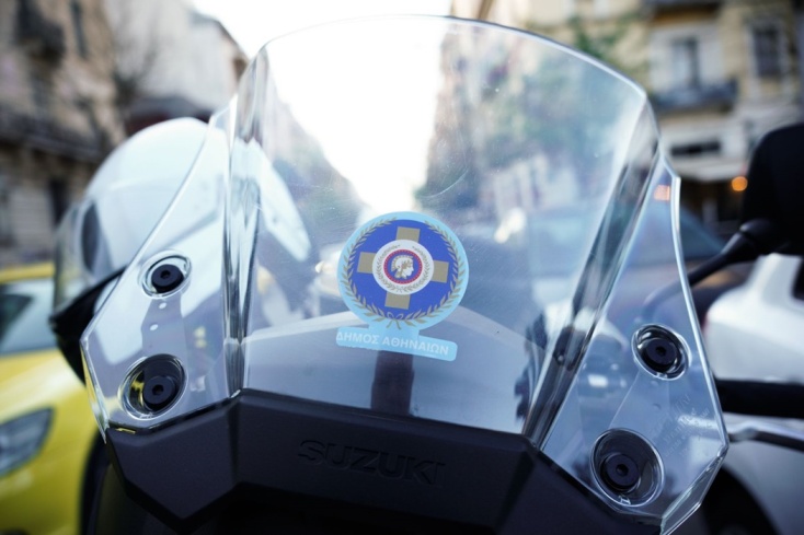 Μοτοσικλέτα με το έμβλημα της Δημοτικής Αστυνομίας