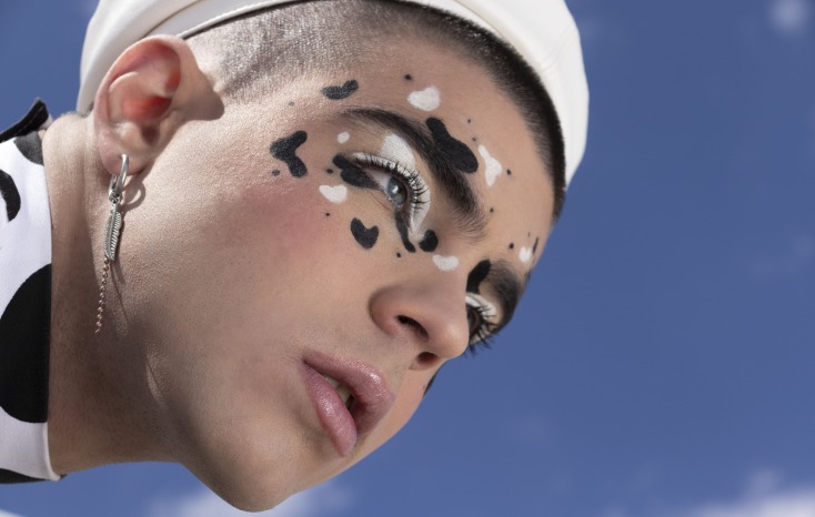 Συνέντευξη με το queer μοντέλο Dennys.  