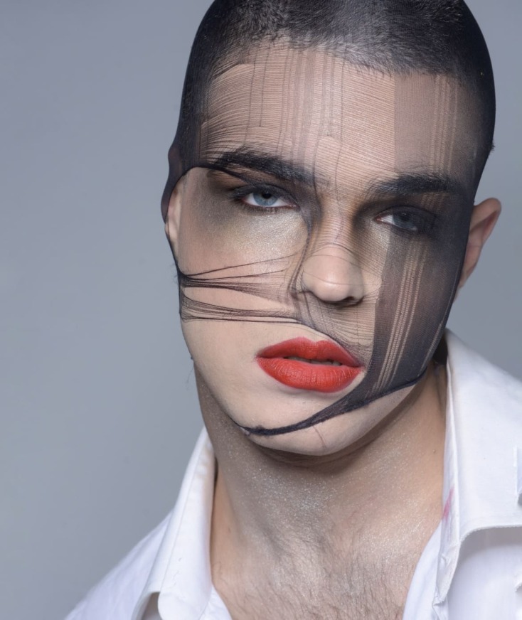 Συνέντευξη με το queer μοντέλο Dennys.  