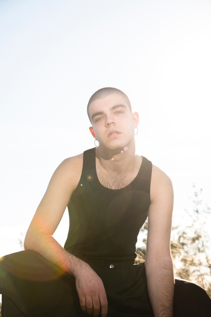 Συνέντευξη με το queer μοντέλο Dennys.  