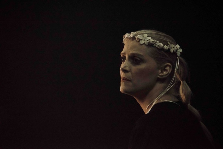 Συνέντευξη με τον Ιωσήφ Βιβιλάκη, εμπνευστή και δημιουργό της φιλολογικής-θεατρικής ομάδας Οθόνιον, με αφορμή το ανέβασμα του έργου “Η Θυσία του Ιεφθάε” του Καισάριου Δαπόντε του 18ου αιώνα, μέσα από την τέχνη του θεάτρου σκιών. 