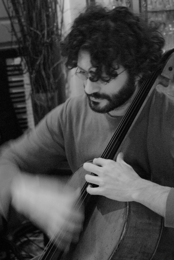 Συνέντευξη με τον Ιωσήφ Βιβιλάκη, εμπνευστή και δημιουργό της φιλολογικής-θεατρικής ομάδας Οθόνιον, με αφορμή το ανέβασμα του έργου “Η Θυσία του Ιεφθάε” του Καισάριου Δαπόντε του 18ου αιώνα, μέσα από την τέχνη του θεάτρου σκιών. 