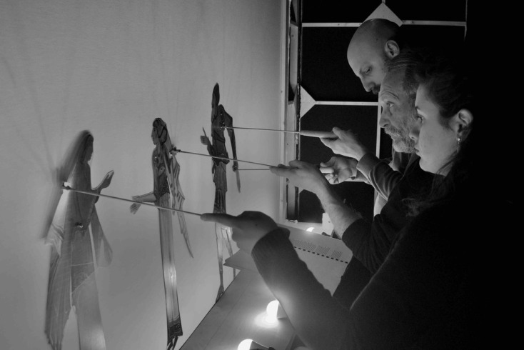 Συνέντευξη με τον Ιωσήφ Βιβιλάκη, εμπνευστή και δημιουργό της φιλολογικής-θεατρικής ομάδας Οθόνιον, με αφορμή το ανέβασμα του έργου “Η Θυσία του Ιεφθάε” του Καισάριου Δαπόντε του 18ου αιώνα, μέσα από την τέχνη του θεάτρου σκιών. 