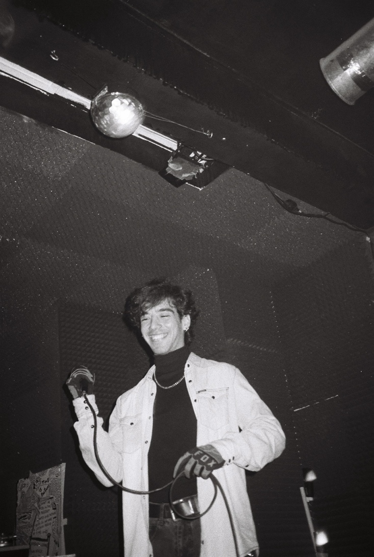 Valiant Aloof: Ένας καλλιτέχνης «spoken word» μιλά για την τέχνη του