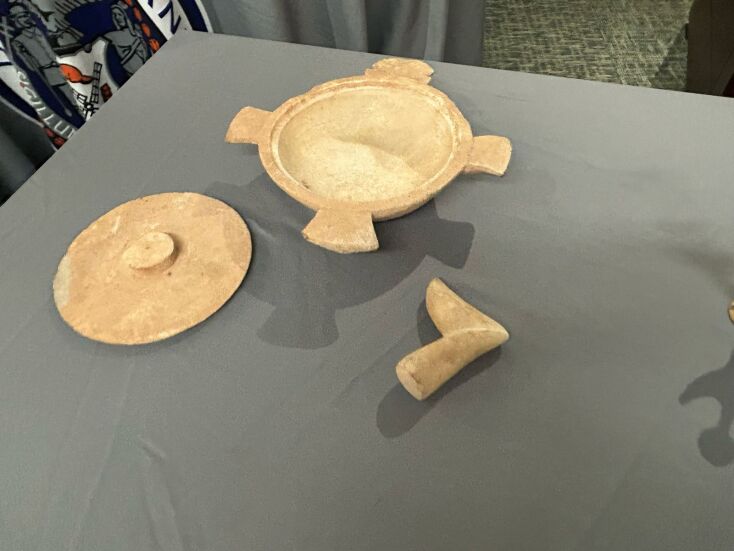 Επαναπατρίζονται 11 αρχαία αντικείμενα - Τα παρέλαβε η Λίνα Μενδώνη από την Εισαγγελία της Νέας Υόρκης - Η δήλωση της υπουργού Πολιτισμού