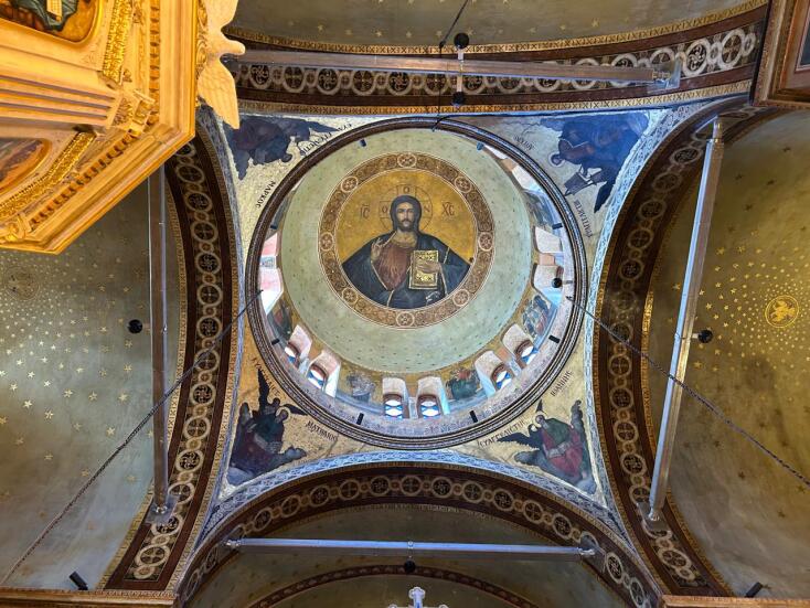 Ο τρούλος του ιερού ναού των Αγίων Θεοδώρων