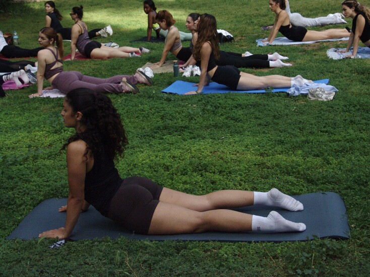 Πού και πώς θα κάνεις δωρεάν πιλάτες στα αθηναϊκά πάρκα;