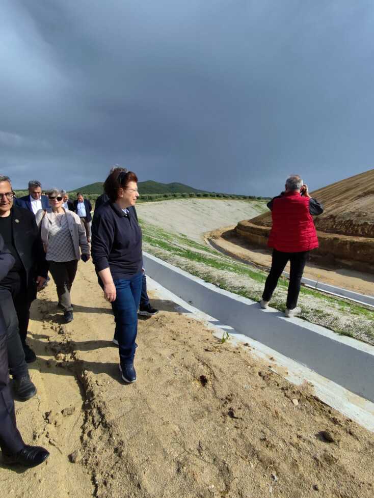 Η Υπουργός Πολιτισμού Λίνα Μενδώνη στην αυτοψία στον Τύμβο Καστά
