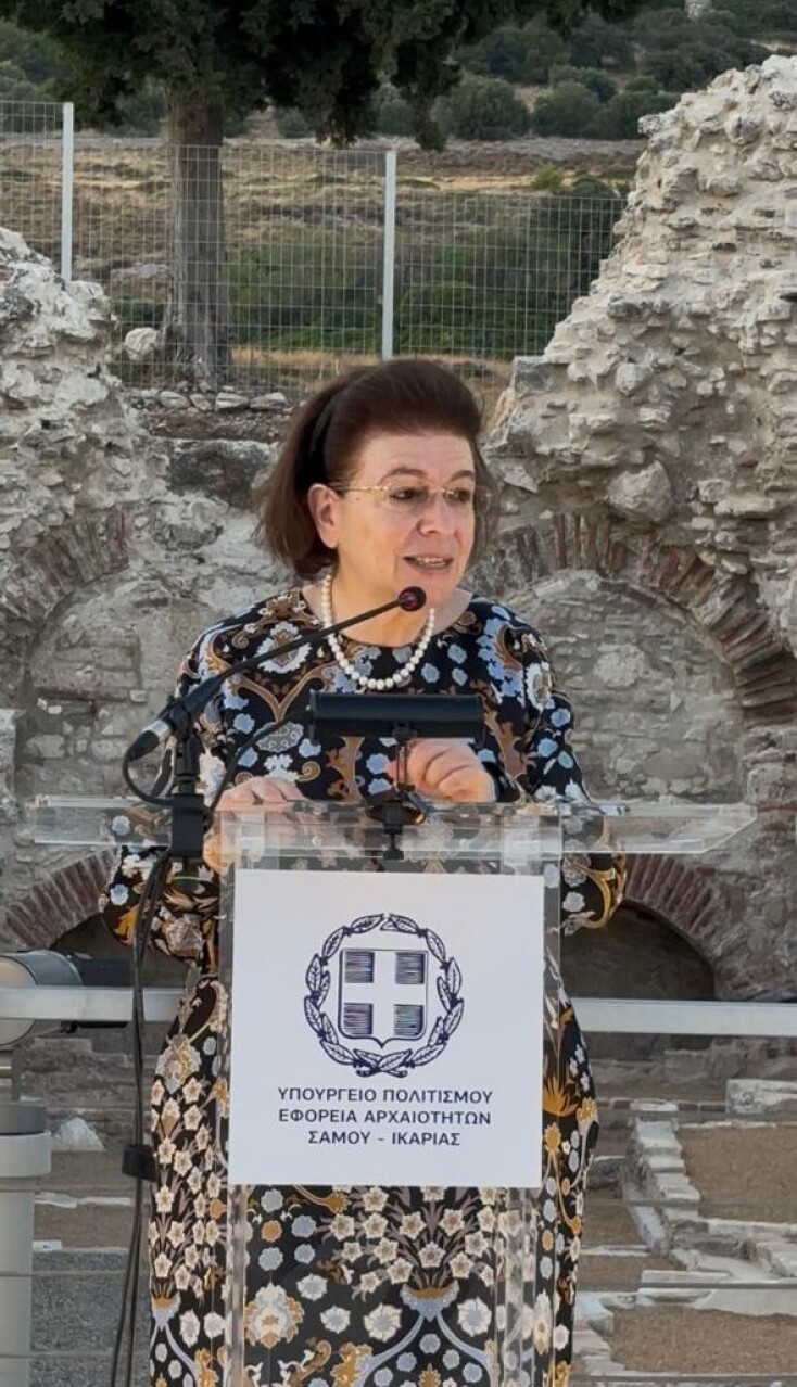 Η Υπουργός Πολιτισμού Λίνα Μενδώνη, κατά την απόδοση του Παλαιοχριστιανικού Κοιμητηρίου