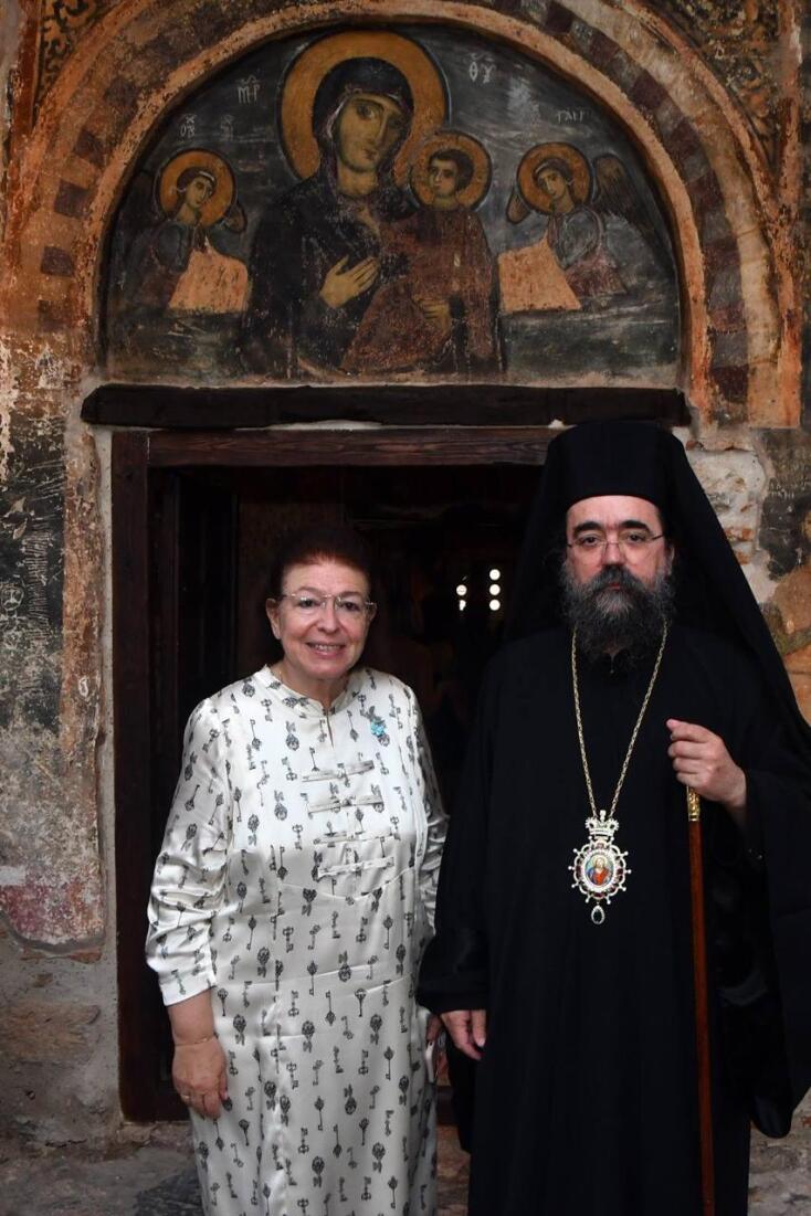 Η υπουργός Πολιτισμού, Λίνα Μενδώνη, με τον Μητροπολίτη Καλλίνικο