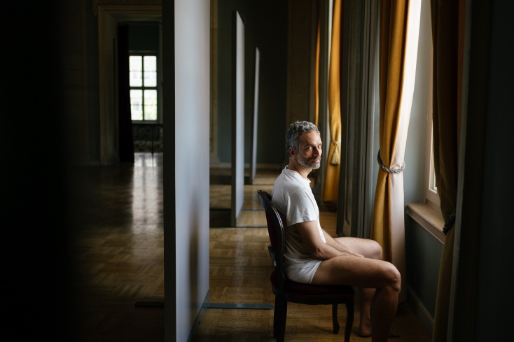 Ο Γιάννης Ευθυμιάδης μιλάει για τη θεατρική παράσταση «Αλκίνοος» που ανεβαίνει στη σκηνή Ω του Δημοτικού Θεάτρου Πειραιά τον Σεπτέμβριο και βασίζεται στο ομώνυμο ποίημα του