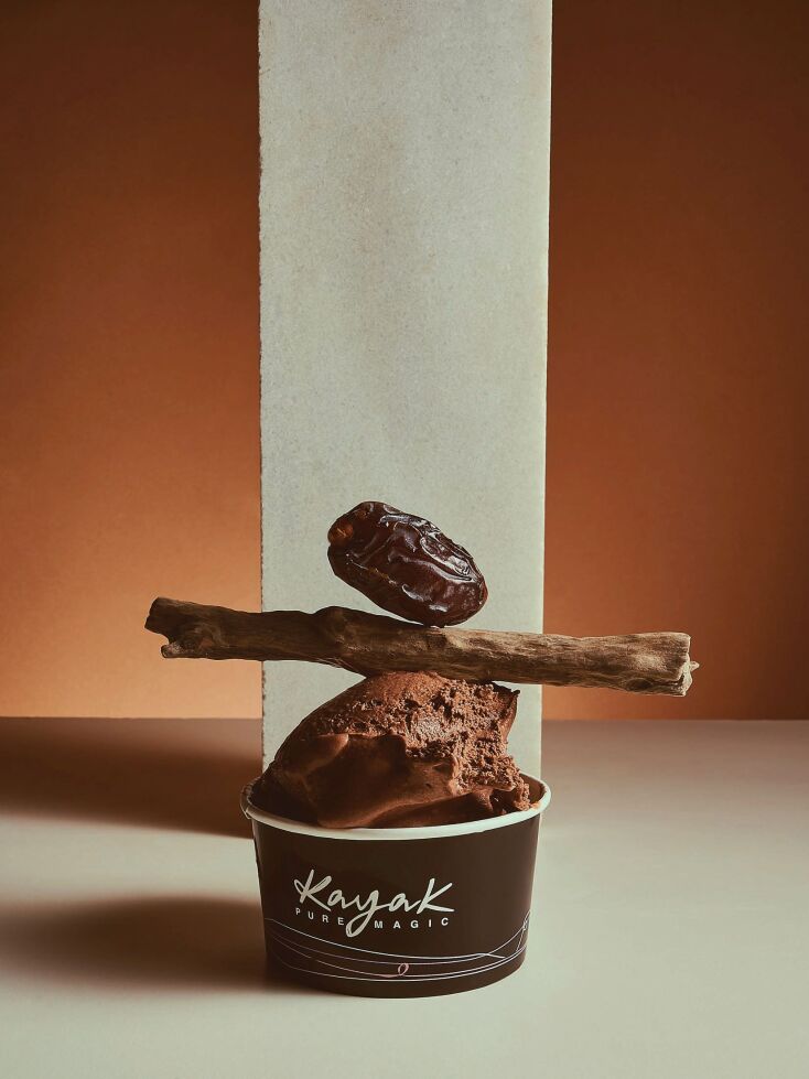 Παγωτό με γεύση σοκολάτα-χουρμάς