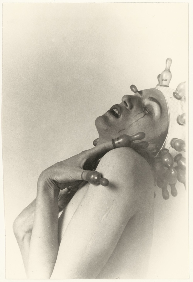 Renate Bertlmann. Zärtlicher Tanz (Tendre danse), 1976. Avec l’aimable autorisation de Renate Bertlmann / Bildrecht / Collection Verbund, Vienne.