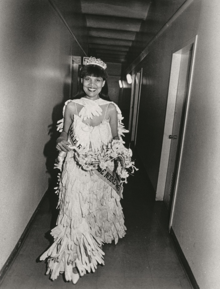 Lorraine O’Grady. Sans titre (Mlle Bourgeoise Noire), 1980-1983. Avec l’aimable autorisation de Lorraine O’Grady / Alexander Gray Associates / Artists Rights Society (ARS) / Bildrecht / COLLECTION VERBUND, Vienne.