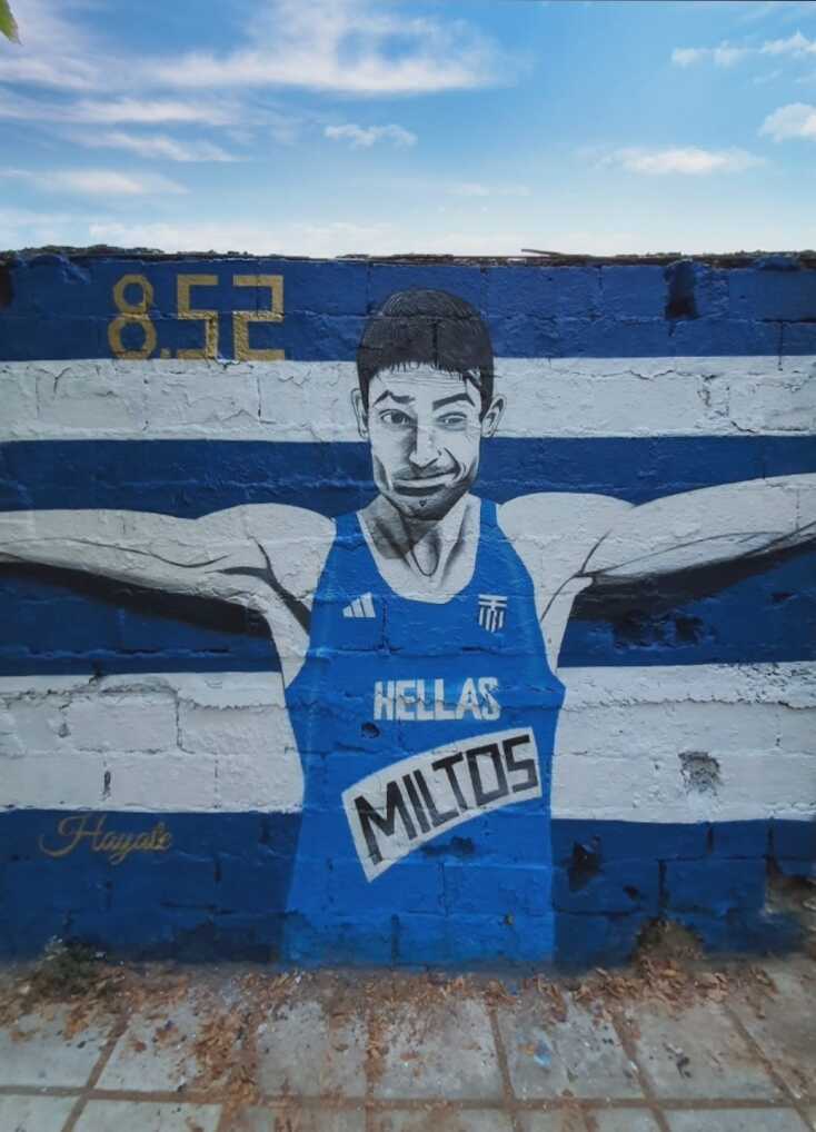 Μίλτος Τεντόγλου: Τους δρόμους της Θεσσαλονίκης κοσμεί μια νέα τοιχογραφία του καλλιτέχνη Hayate, αφιερωμένη στον Έλληνα πρωταθλητή Ευρώπης του μήκους. 