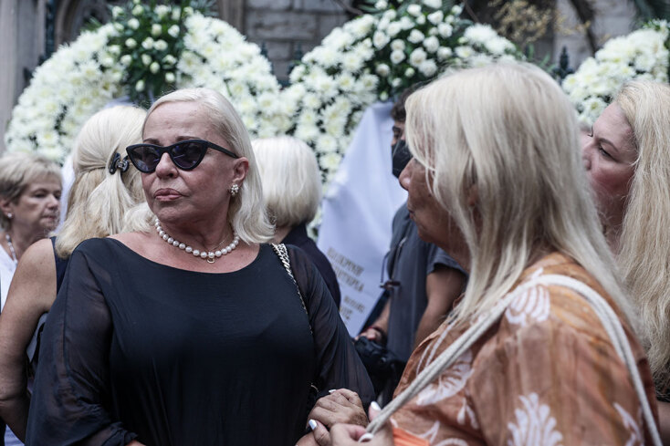 Κηδεία Ρόμπερτ Ουίλιαμς - Η Μπέσσυ Αργυράκη