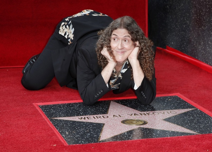 Weird: The Al Yankovic Story – Το πρώτο trailer της ταινίας με τον Daniel Radcliffe για τη ζωή του κωμικού Weird Al Yankovic 