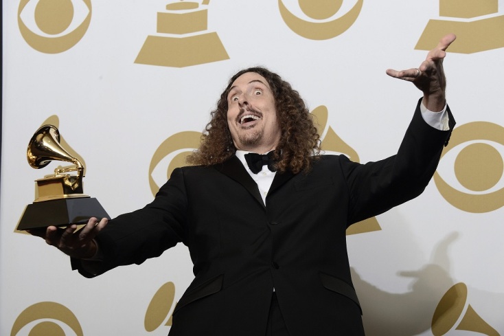 Weird: The Al Yankovic Story – Το πρώτο trailer της ταινίας με τον Daniel Radcliffe για τη ζωή του κωμικού Weird Al Yankovic 