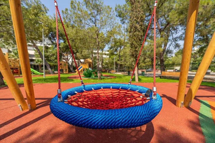 Γλυφάδα: Μια παιδική χαρά υπερπαραγωγή βγαλμένη από παραμύθι