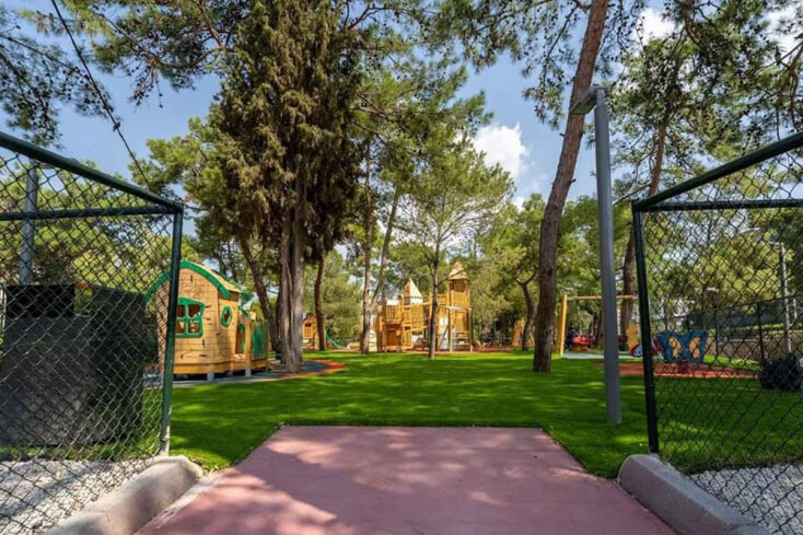 Γλυφάδα: Μια παιδική χαρά υπερπαραγωγή βγαλμένη από παραμύθι