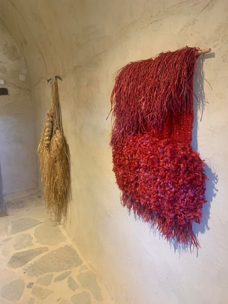 Έργα της Πανδώρας Μουρίκη στην έκθεση "Ταπισερί" στον Πύργο Μπαζαίου στη Νάξο