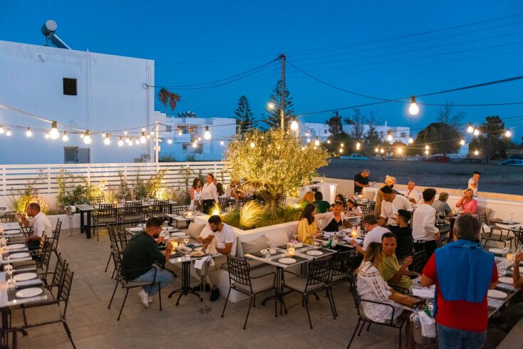 Το Vassilenas Blue στην Αντίπαρο