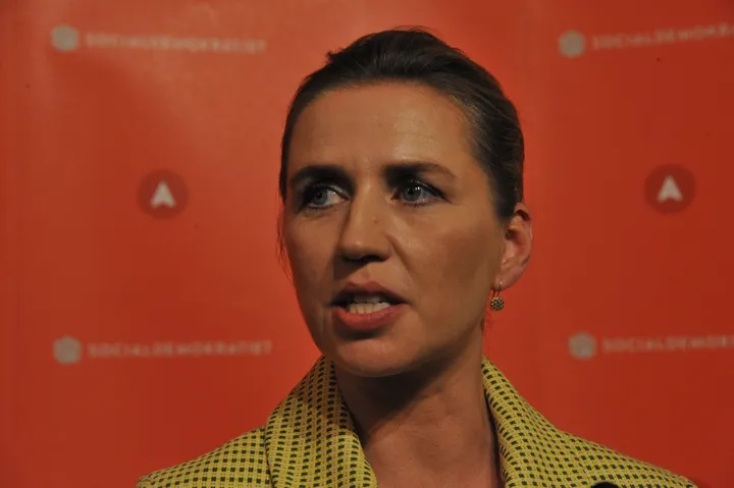 5d137c1a210000dc18f45dee