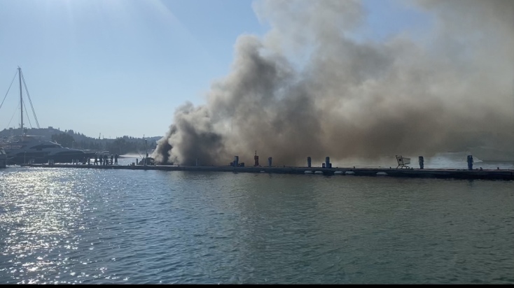 Κέρκυρα - Φωτιά σε σκάφη 