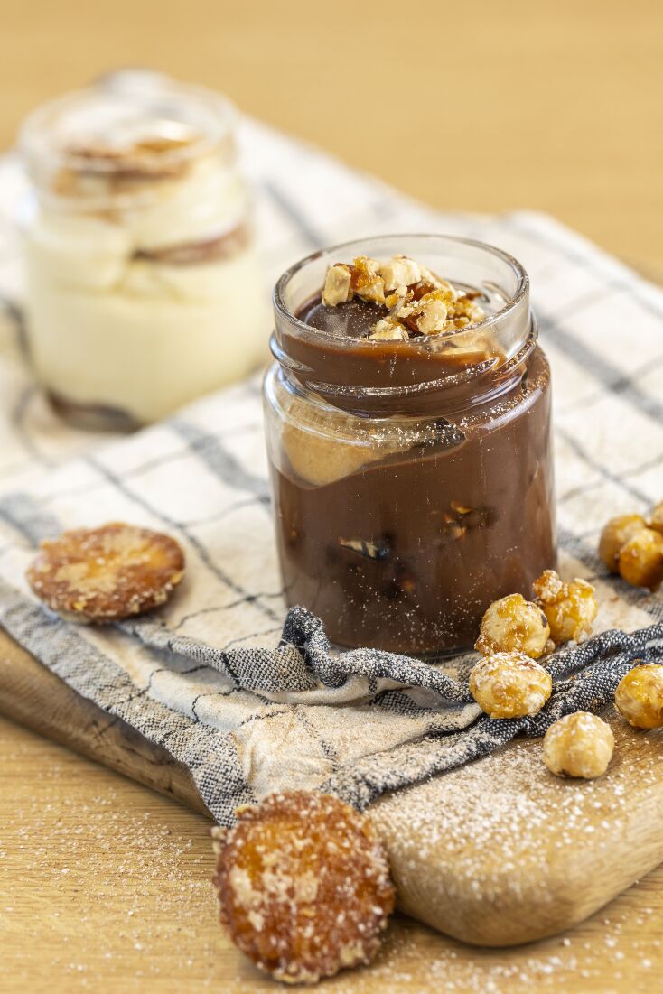 Προφιτερόλ με γκανάζ σοκολάτας, αλμυρή καραμέλα και κροκάν φουντουκιού