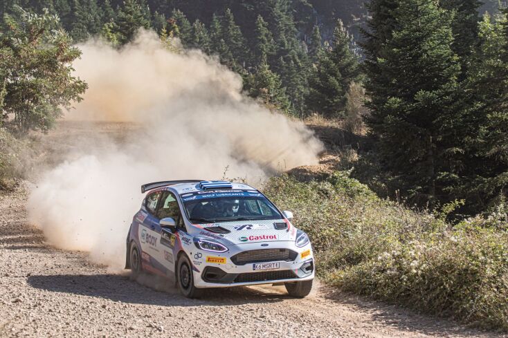 ΕΚΟ Ράλλυ Ακροπολις – Car Center: Καρανικόλας-Γιώργος Κακαβάς έφεραν το Ford Fiesta Rally3 στα χρώματα της Athens Voice, στη δεύτερη θέση της κατηγορίας τους WRC3 Open.