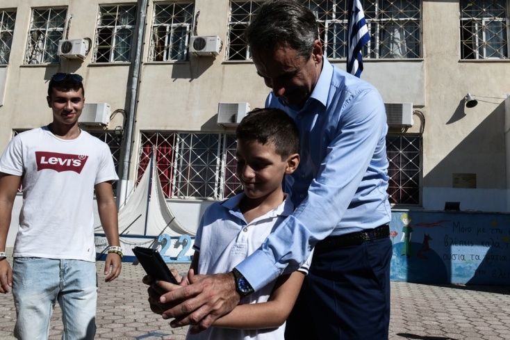 Σχολεία: Ο Κυριάκος Μητσοτάκης στον αγιασμό μαζί με την υπουργό Παιδείας, Νίκη Κεραμέως