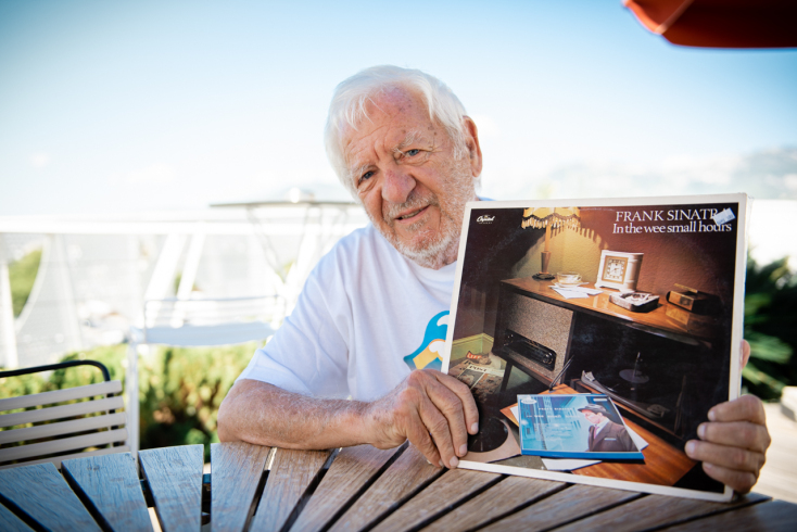 Συνέντευξη: Ο Κώστας Ζουγρής μιλάει για τη μουσική και τη ζωή του, τη συνεργασία και τη σχέση του με τον Γιάννη Πετρίδη, τη δισκογραφία και το ραδιόφωνο.