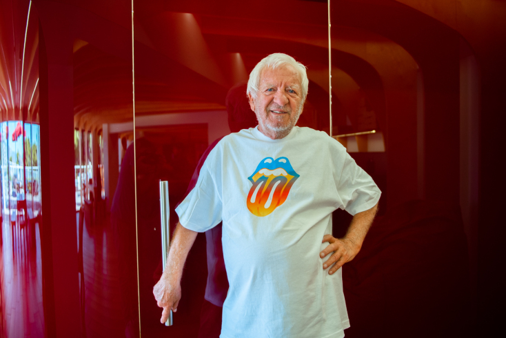 Συνέντευξη: Ο Κώστας Ζουγρής μιλάει για τη μουσική και τη ζωή του, τη συνεργασία και τη σχέση του με τον Γιάννη Πετρίδη, τη δισκογραφία και το ραδιόφωνο.