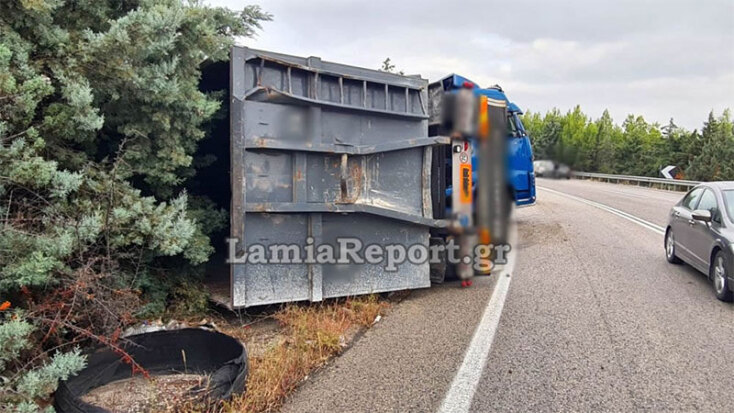 Εξετράπη νταλίκα στη Λαμία